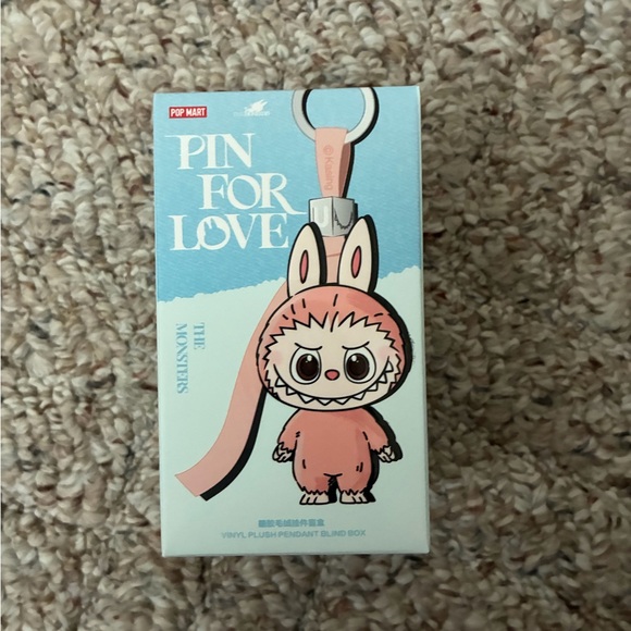 Labubu Pin for Love - Q ! - Picture 3 of 8